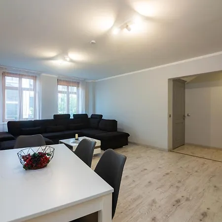 Charming 3-bedroom Center Flat